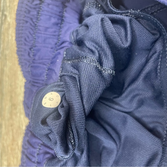 LULU LEMON SHORTS (6) - Picture 4 of 4